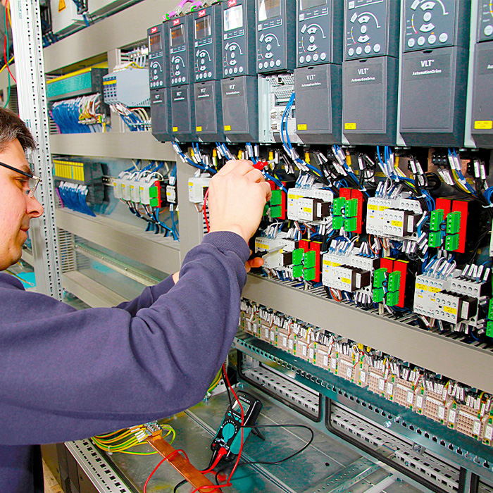 Instalaciones eléctricas, operario